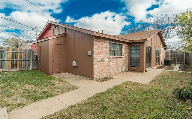 1437 Brook Meadow Circle, Lancaster, TX 75134