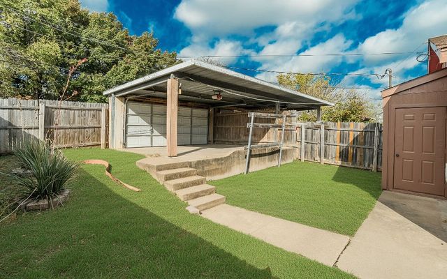 1437 Brook Meadow Circle, Lancaster, TX 75134