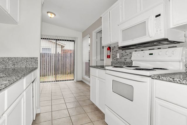 1437 Brook Meadow Circle, Lancaster, TX 75134