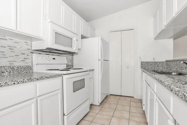 1437 Brook Meadow Circle, Lancaster, TX 75134