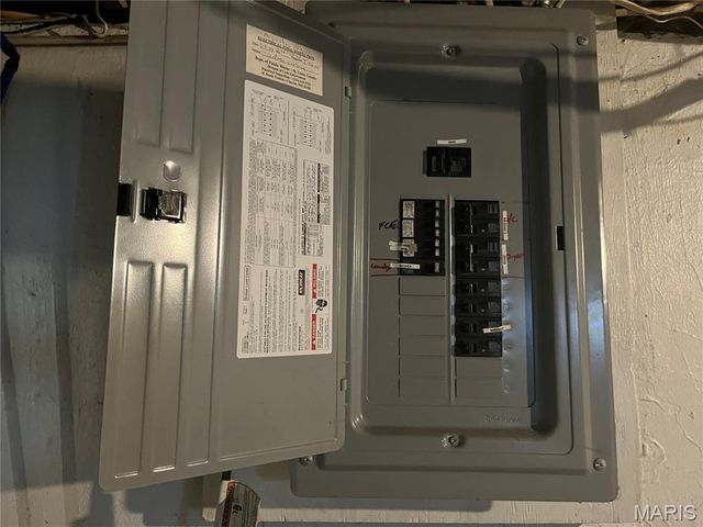 5581 Sunbury Avenue, Country Club Hills, MO 63136