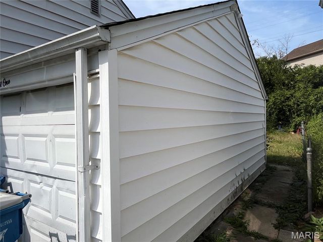 5581 Sunbury Avenue, Country Club Hills, MO 63136