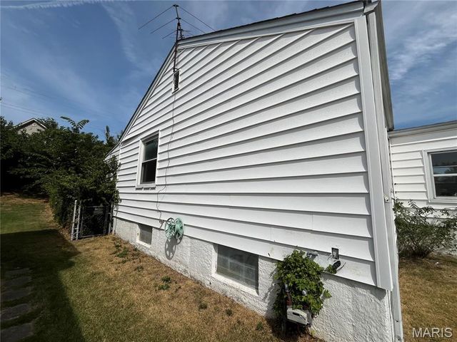 5581 Sunbury Avenue, Country Club Hills, MO 63136