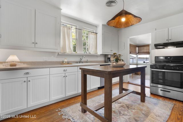145 Bay View Court, Bay Saint Louis, MS 39520