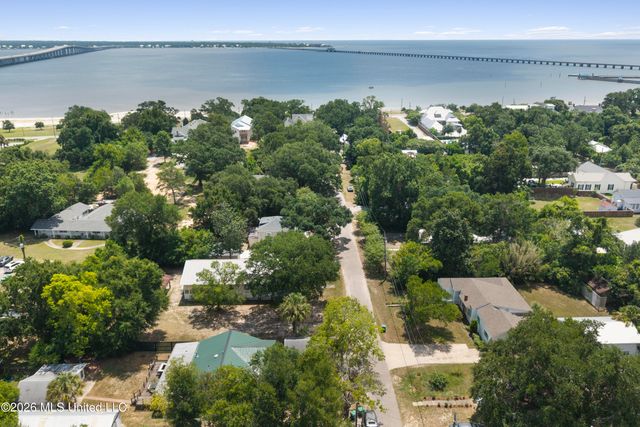 145 Bay View Court, Bay Saint Louis, MS 39520