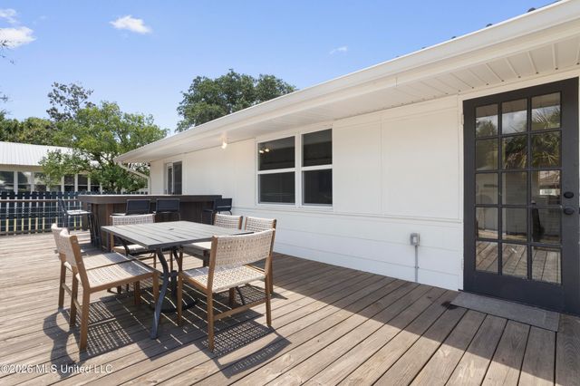 145 Bay View Court, Bay Saint Louis, MS 39520