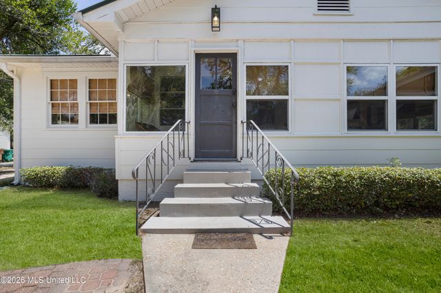145 Bay View Court, Bay Saint Louis, MS 39520