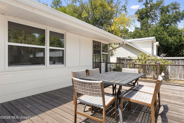 145 Bay View Court, Bay Saint Louis, MS 39520