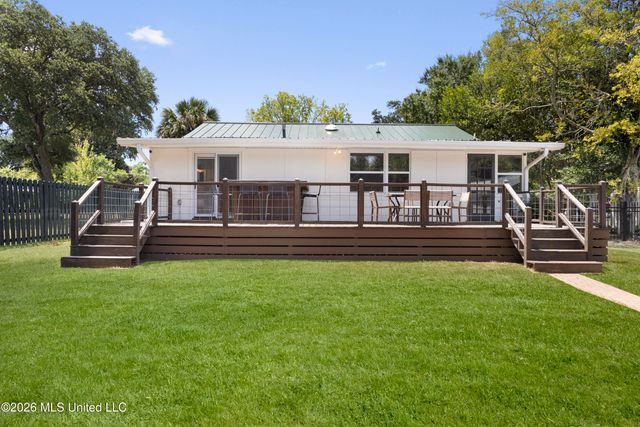145 Bay View Court, Bay Saint Louis, MS 39520