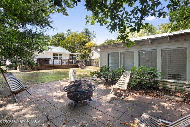 145 Bay View Court, Bay Saint Louis, MS 39520