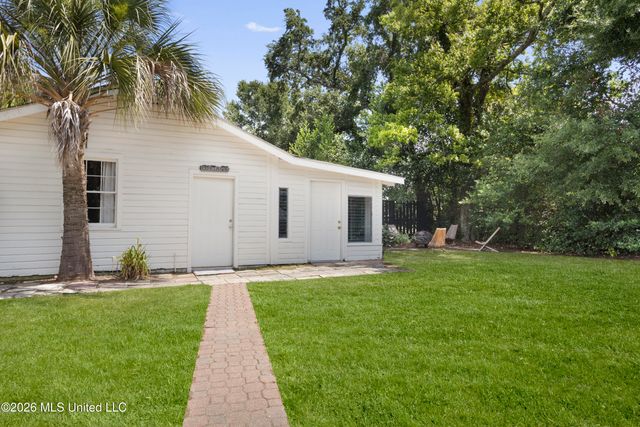 145 Bay View Court, Bay Saint Louis, MS 39520