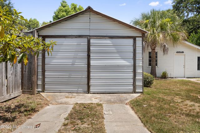 145 Bay View Court, Bay Saint Louis, MS 39520
