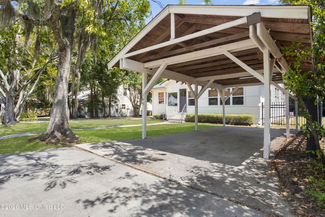 145 Bay View Court, Bay Saint Louis, MS 39520