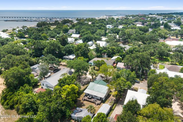 145 Bay View Court, Bay Saint Louis, MS 39520