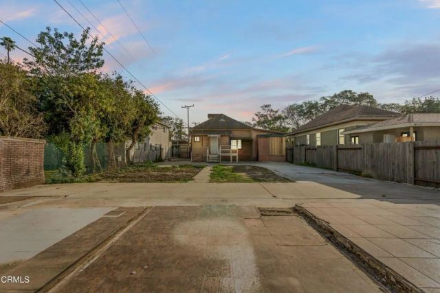 425 W 1st Street, Oxnard, CA 93030