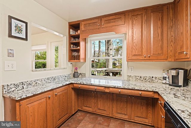 909 PLUM ST SW, Vienna, VA 22180