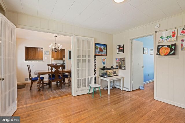 909 PLUM ST SW, Vienna, VA 22180