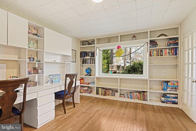 909 PLUM ST SW, Vienna, VA 22180