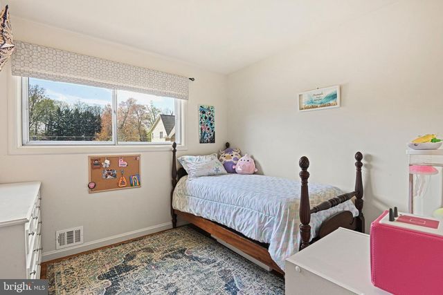 909 PLUM ST SW, Vienna, VA 22180