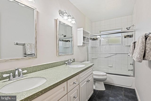 909 PLUM ST SW, Vienna, VA 22180