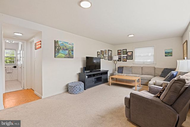 909 PLUM ST SW, Vienna, VA 22180