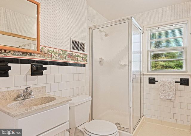 909 PLUM ST SW, Vienna, VA 22180