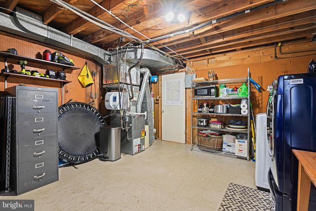 909 PLUM ST SW, Vienna, VA 22180