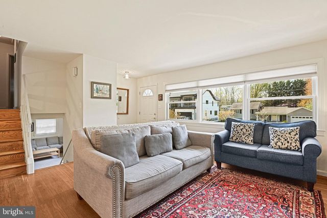 909 PLUM ST SW, Vienna, VA 22180