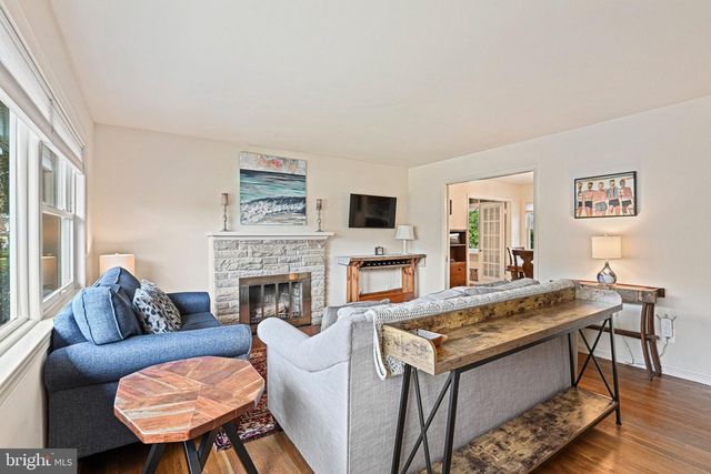 909 PLUM ST SW, Vienna, VA 22180