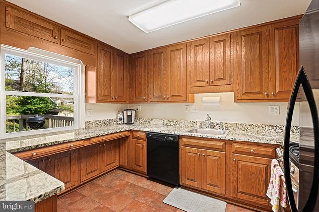 909 PLUM ST SW, Vienna, VA 22180