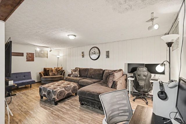 17 Woodview Court, Springdale, OH 45246