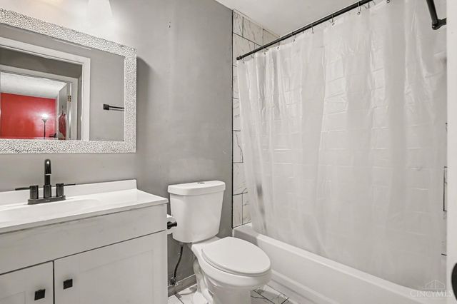 17 Woodview Court, Springdale, OH 45246
