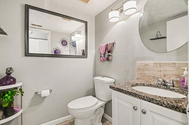 17 Woodview Court, Springdale, OH 45246
