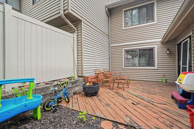 17 Woodview Court, Springdale, OH 45246