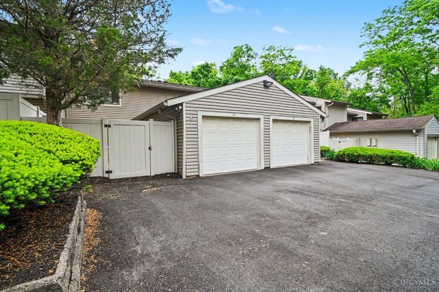 17 Woodview Court, Springdale, OH 45246