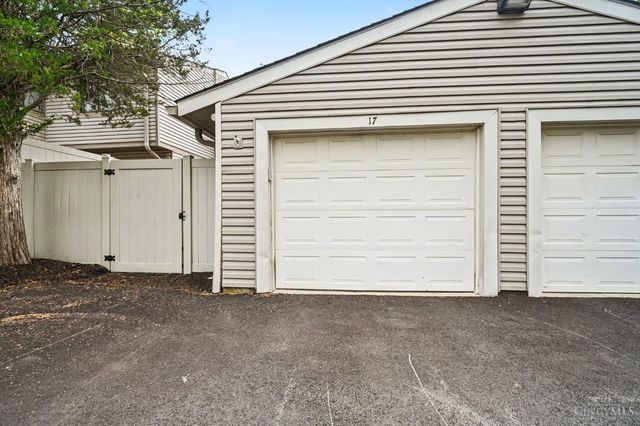 17 Woodview Court, Springdale, OH 45246