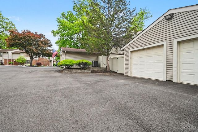 17 Woodview Court, Springdale, OH 45246