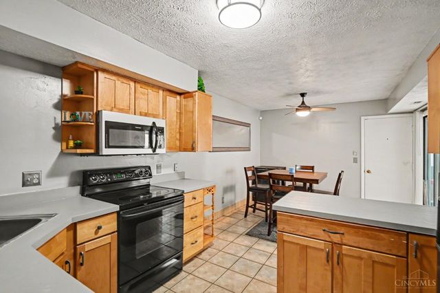 17 Woodview Court, Springdale, OH 45246