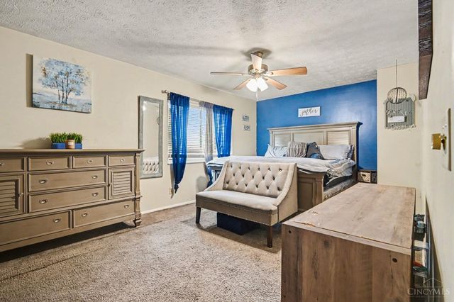 17 Woodview Court, Springdale, OH 45246