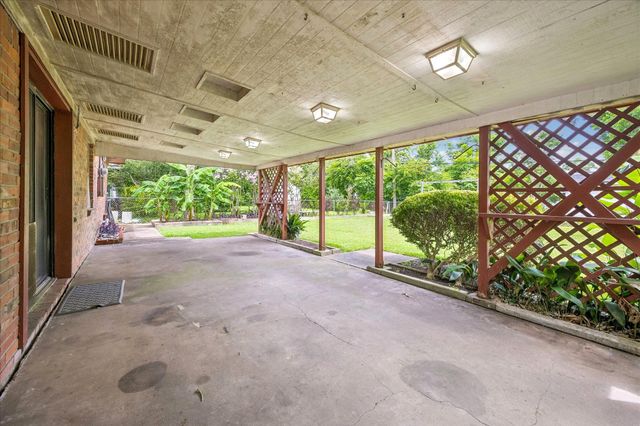 5818 Effingham Drive, Houston, TX 77035