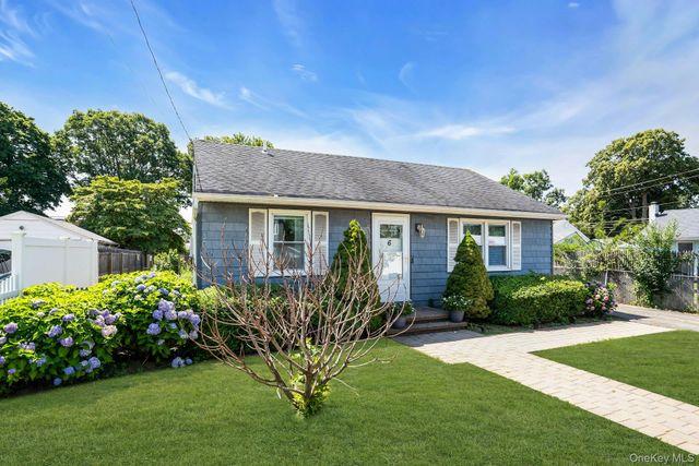 6 Linton Court, West Babylon, NY 11704