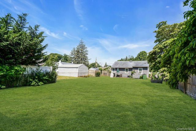 6 Linton Court, West Babylon, NY 11704