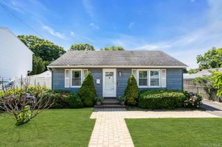 6 Linton Court, West Babylon, NY 11704