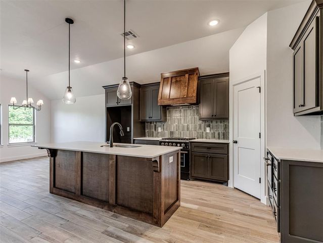 12501 Dolche Vita Drive, Yukon, OK 73099