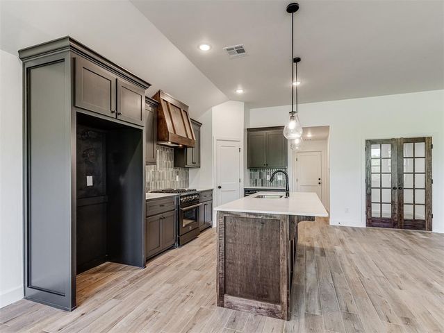 12501 Dolche Vita Drive, Yukon, OK 73099