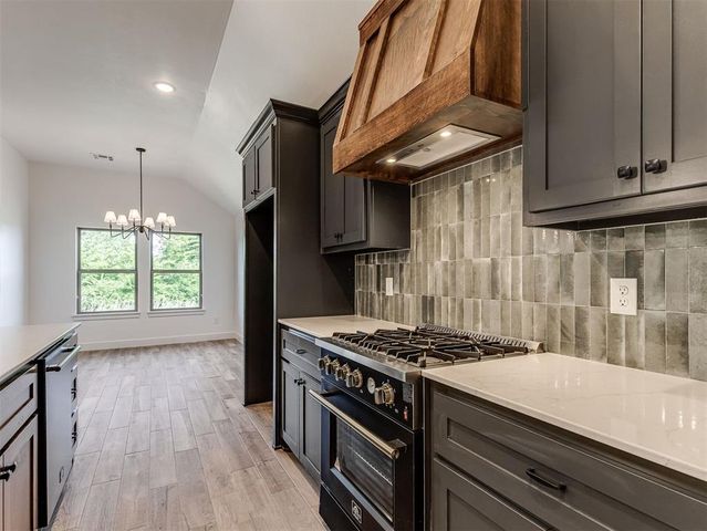 12501 Dolche Vita Drive, Yukon, OK 73099