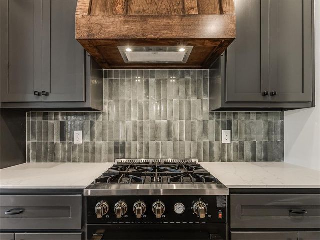 12501 Dolche Vita Drive, Yukon, OK 73099