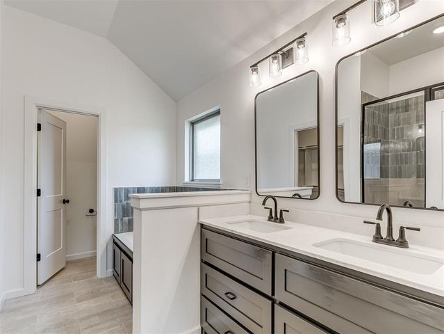 12501 Dolche Vita Drive, Yukon, OK 73099