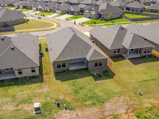 12501 Dolche Vita Drive, Yukon, OK 73099