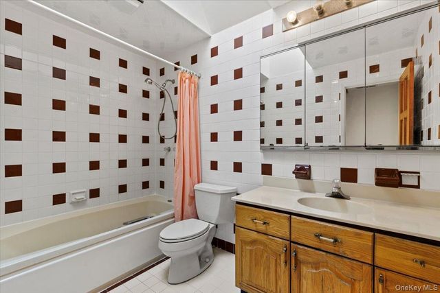 88 Farm Lake Crescent Road, Chappaqua, NY 10514